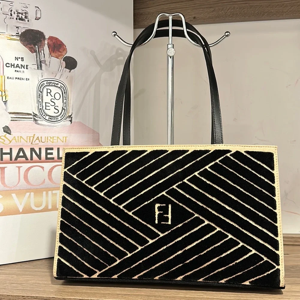 đĽ Fendi Snake-skin & Velvet-Canvas Shoulder Bag đĽ - Picture 1 of 17